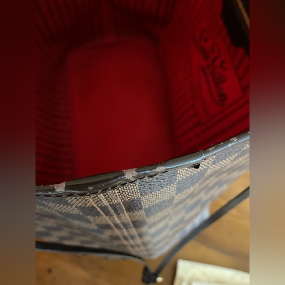 LOUIS VUITTON NEVERFULL GM
Damier Ebene - Picture 2 of 11